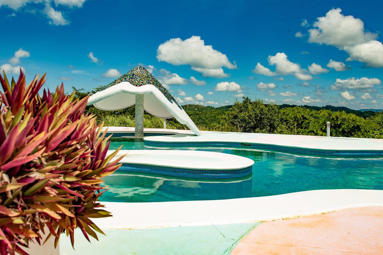 Two Brothers Surf Resort Tola Esterno foto