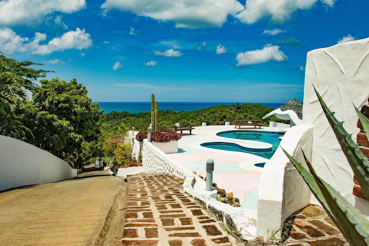 Two Brothers Surf Resort Tola Esterno foto