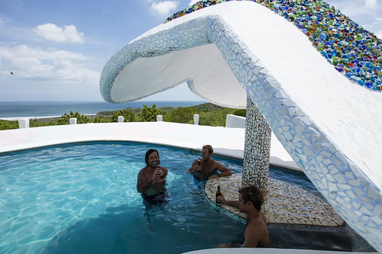 Two Brothers Surf Resort Tola Esterno foto