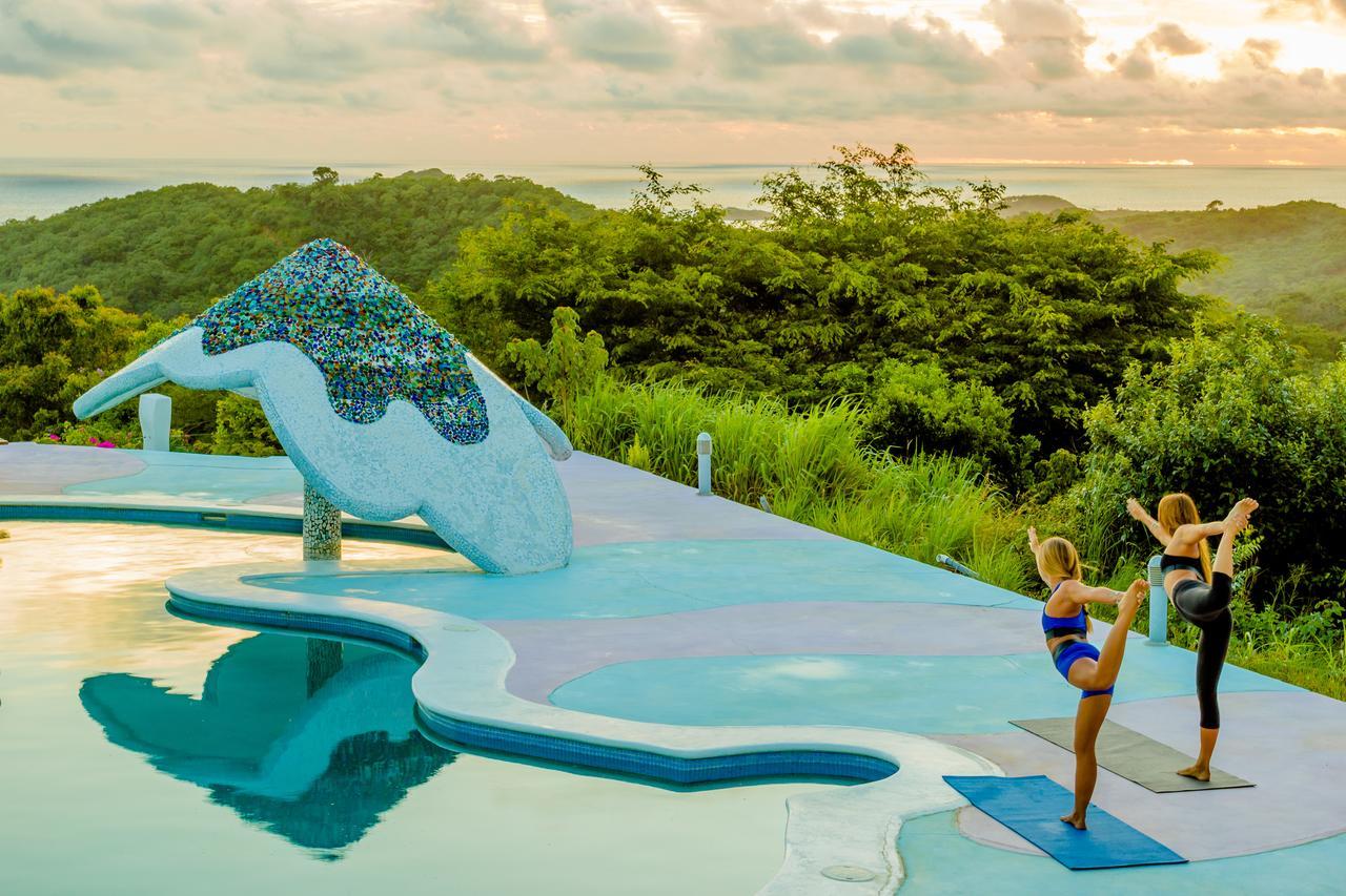 Two Brothers Surf Resort Tola Esterno foto