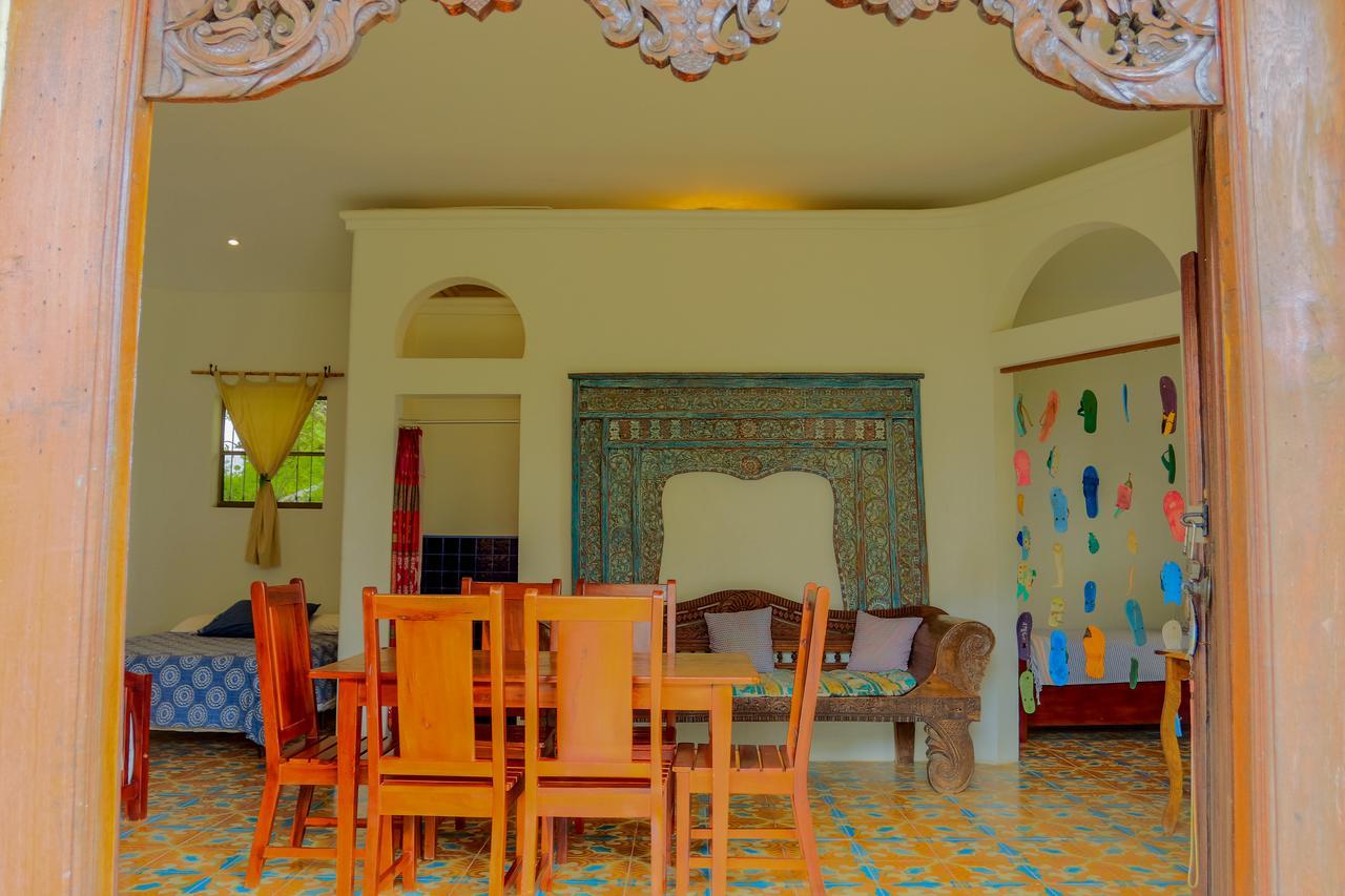 Two Brothers Surf Resort Tola Esterno foto