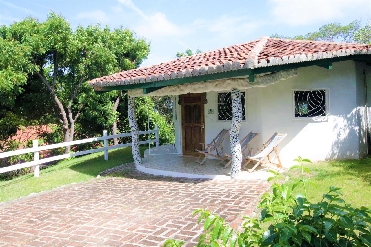 Two Brothers Surf Resort Tola Esterno foto