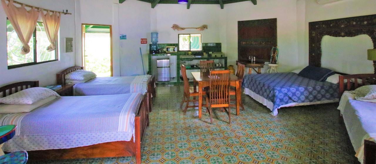 Two Brothers Surf Resort Tola Esterno foto