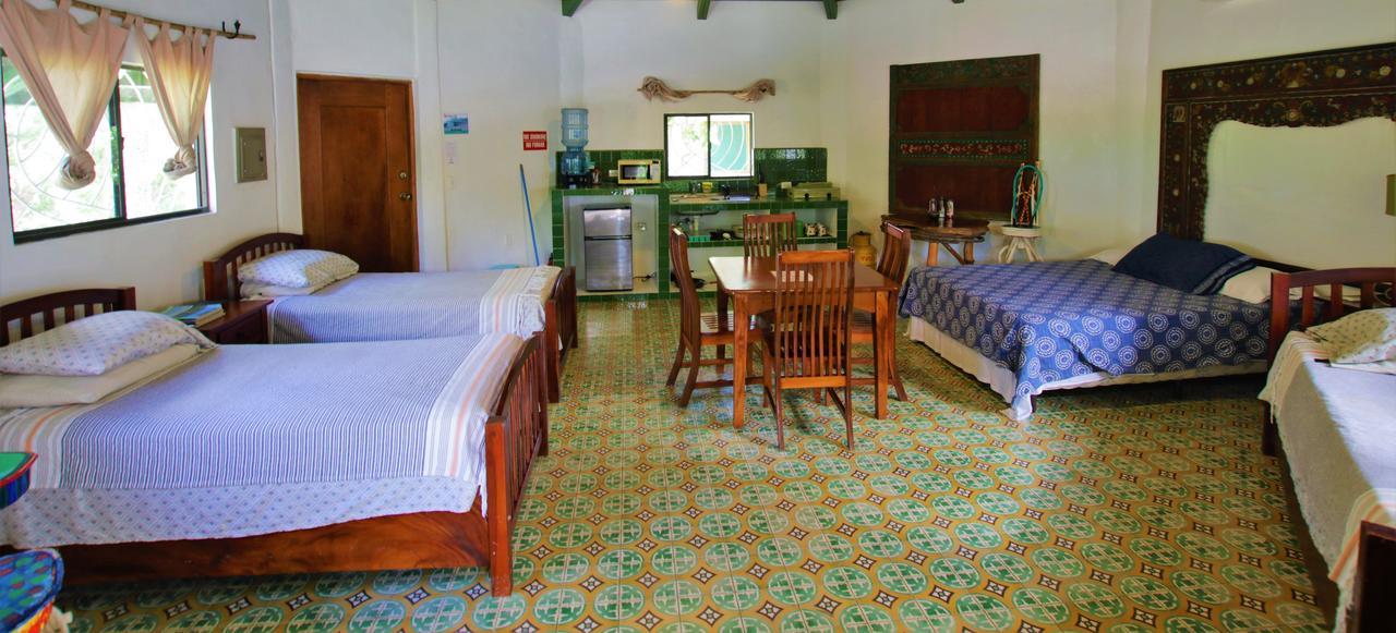 Two Brothers Surf Resort Tola Esterno foto